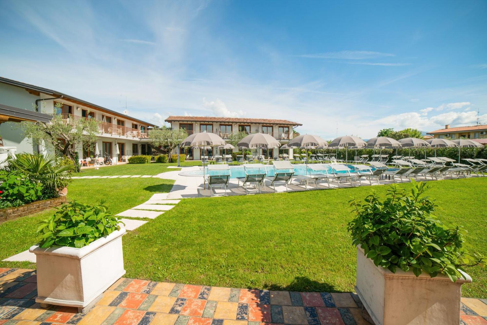 Residence Molino - Holiday Apartments Manerba del Garda Dış mekan fotoğraf